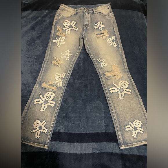 Embroidered Ripped Jeans - Picture 2 of 8